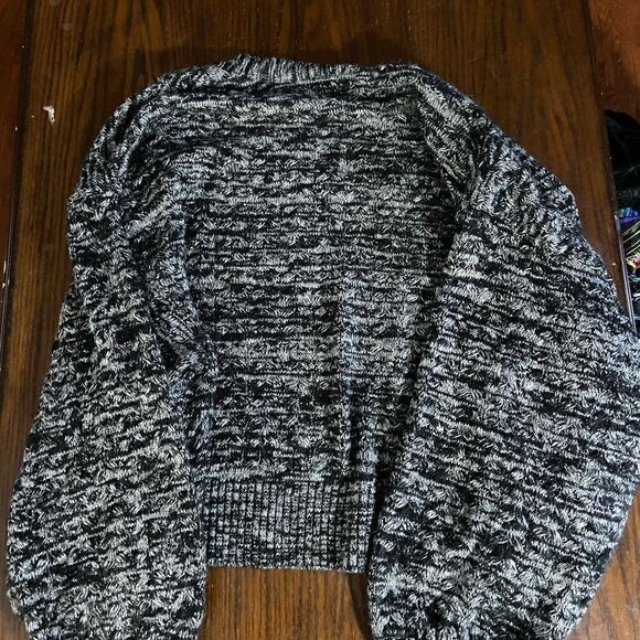 Kendall and Kylie soft material cardigan - Picture 5 of 5